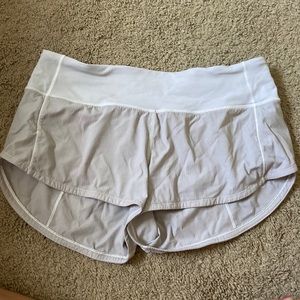 Lululemon white speed-up shorts 2.5”